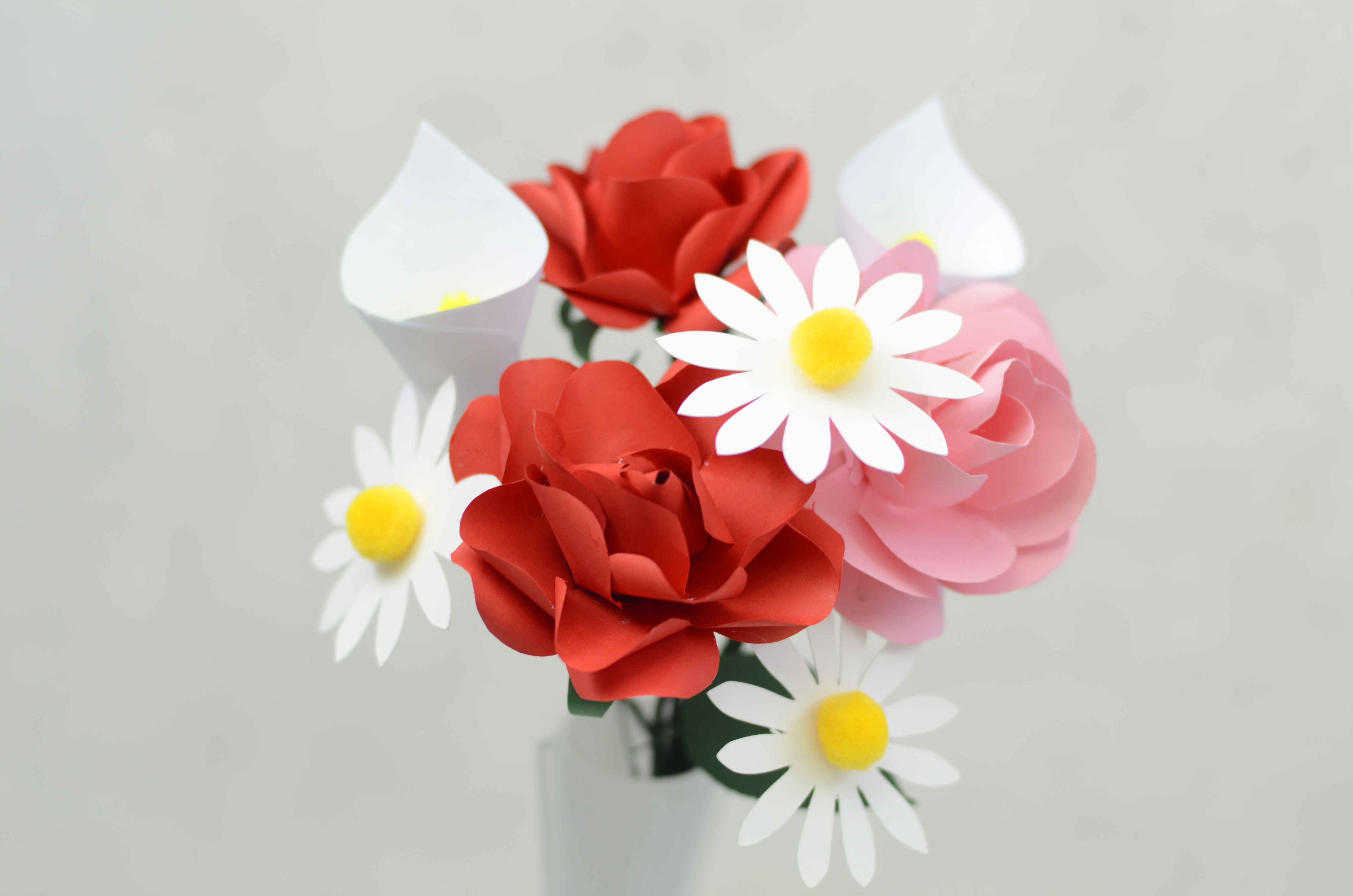 How to wrap your Mother's Day flowers in craft paper!  Flower bouquet diy,  How to wrap flowers, Bouquet arrangements diy